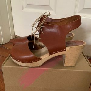Bryr Sofie Peep toe, size 40/10. Sienna colored leather.